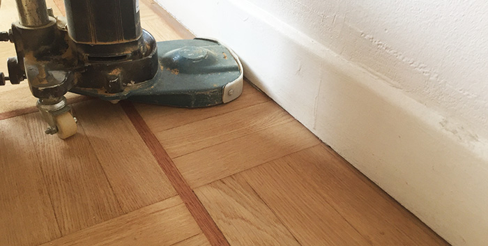 Ponçeuse à parquet spéciale pour les bordures de pièces